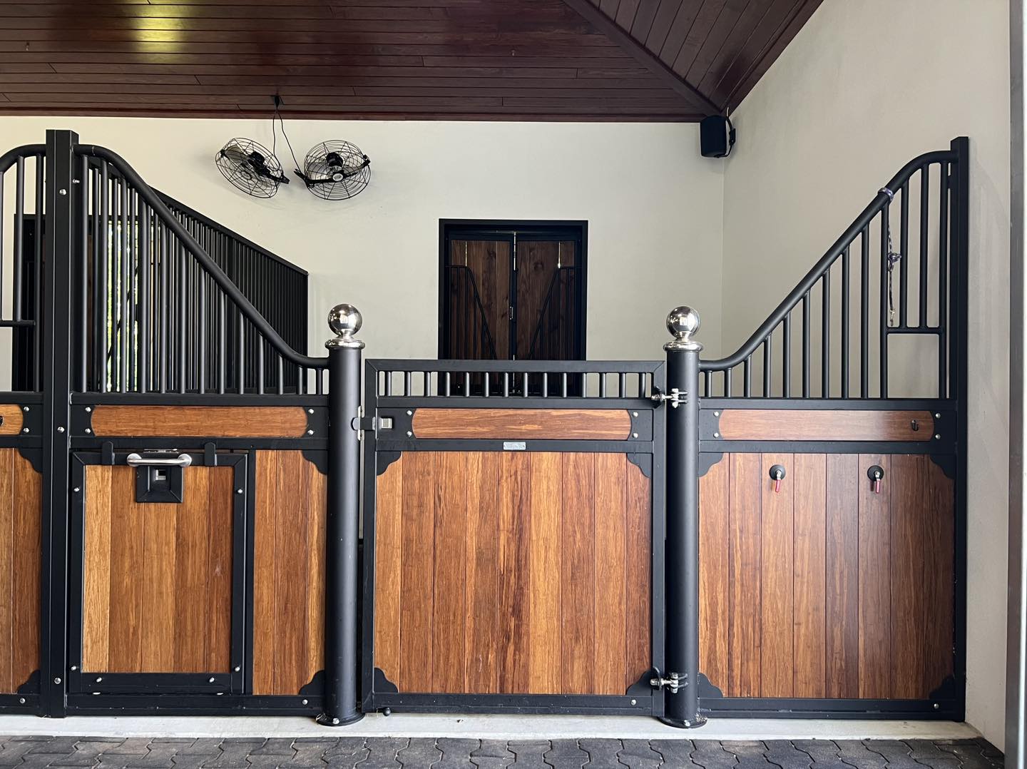 Royal Wave Horse Stall Wall