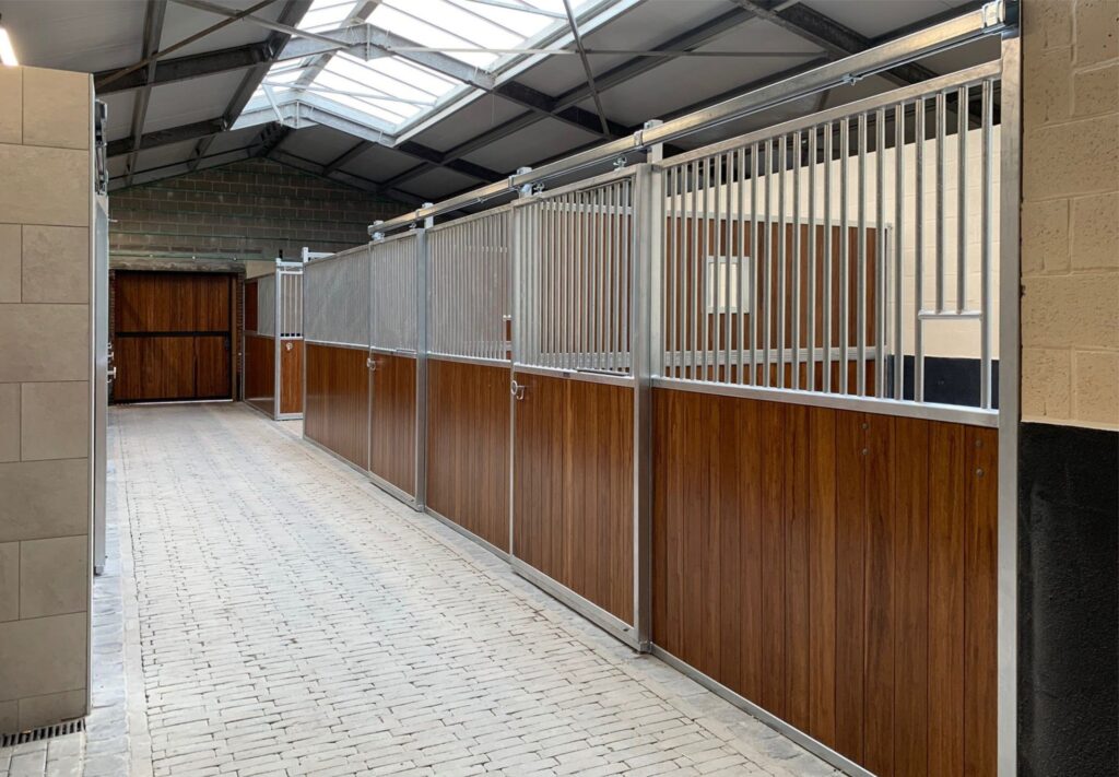 Sport Line Horse Barn Stalls