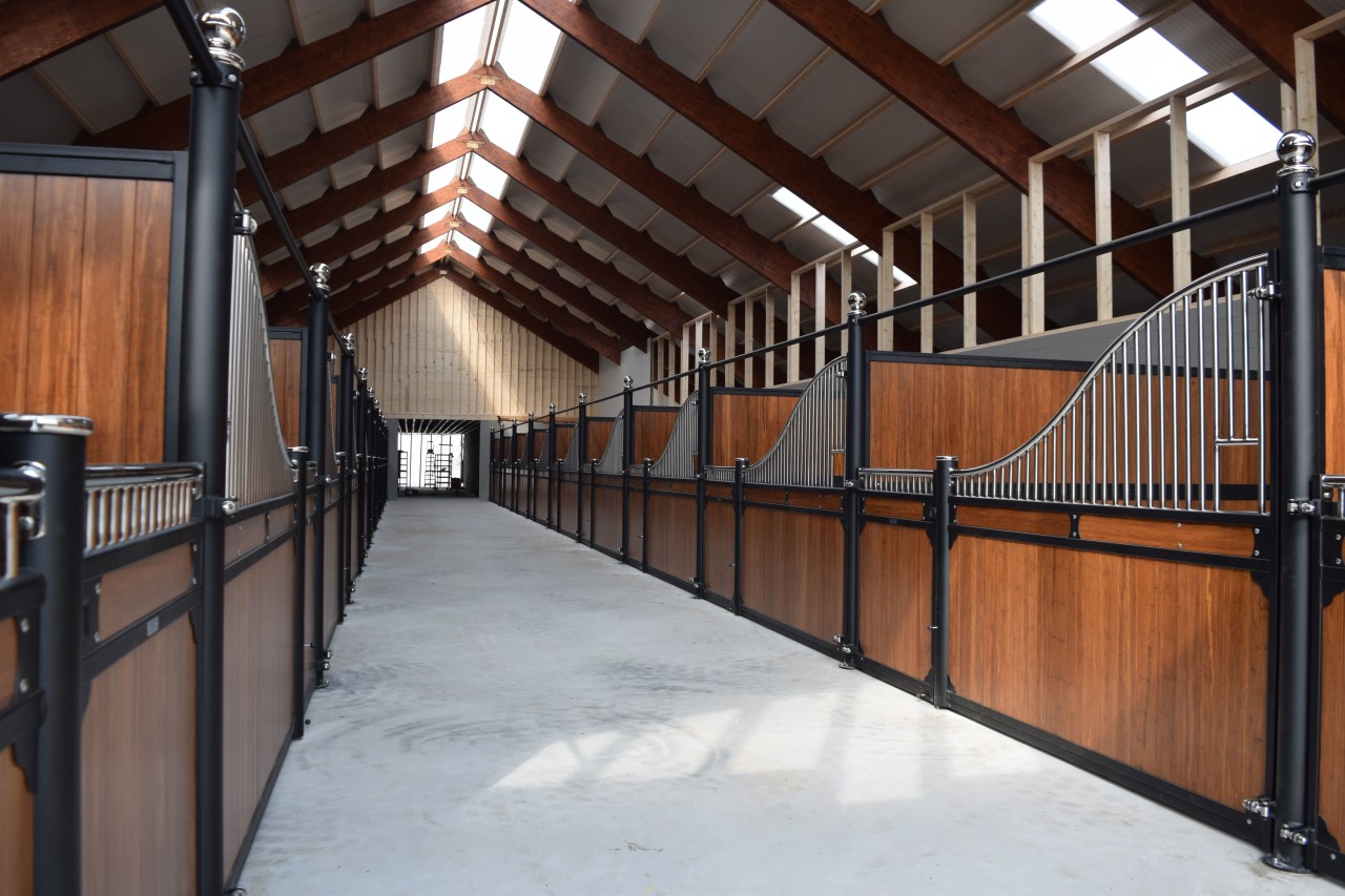 Swing Wave Horse Stall Walls