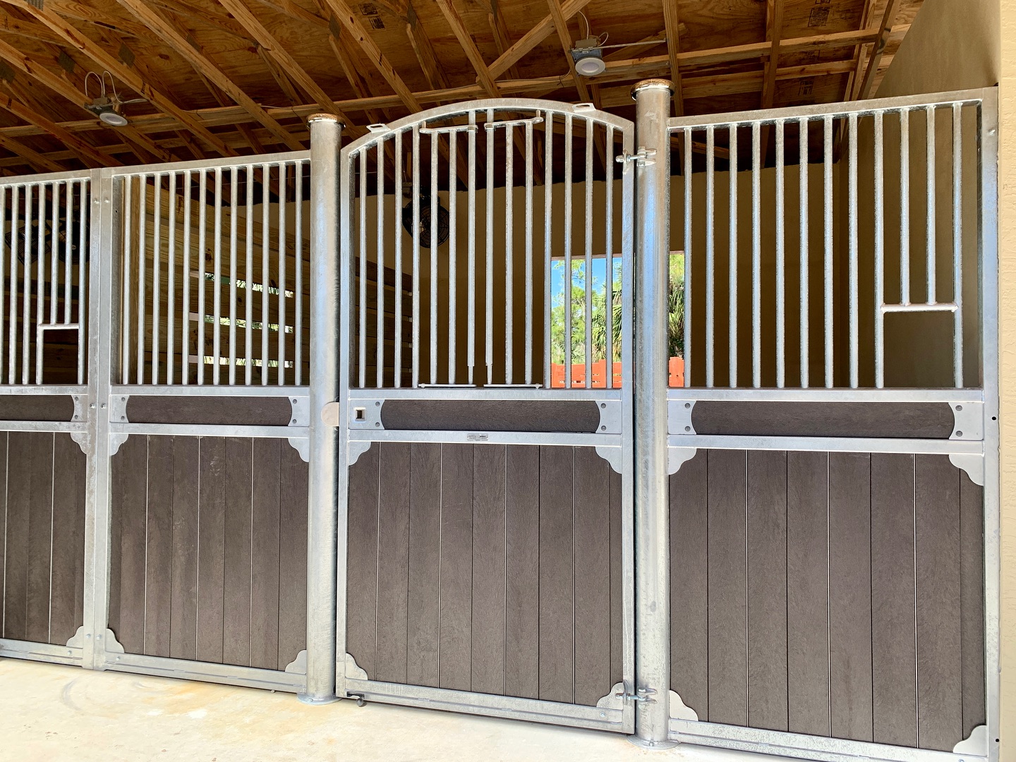 Windsor Barn Stall Walls